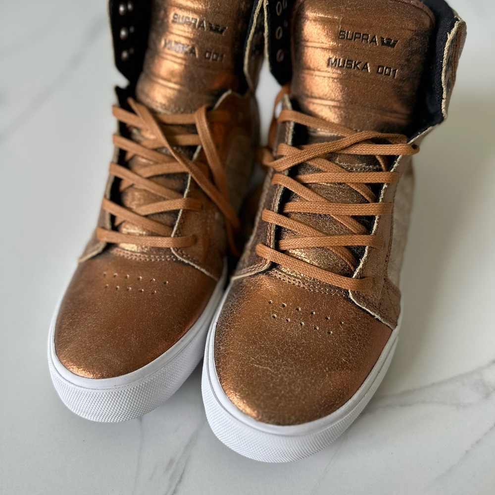 NWT. Supra Skytops in Bronze and Silver.